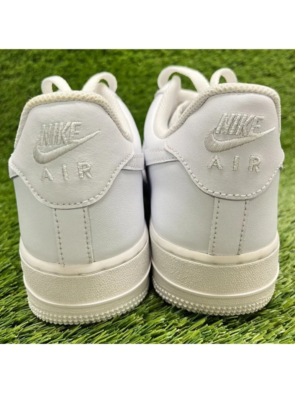 Nike Air Force 1 '07 Low Mens Size 10.5 White Athletic Lifestyle Shoes Sneakers
